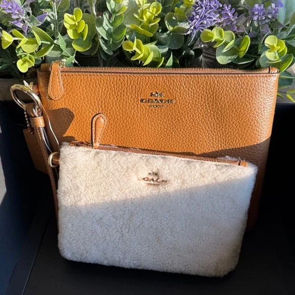 NEW COACH Shearling Key Pouch & Saddle Leather Purse Wristlet Pouch - Picture 4 of 12